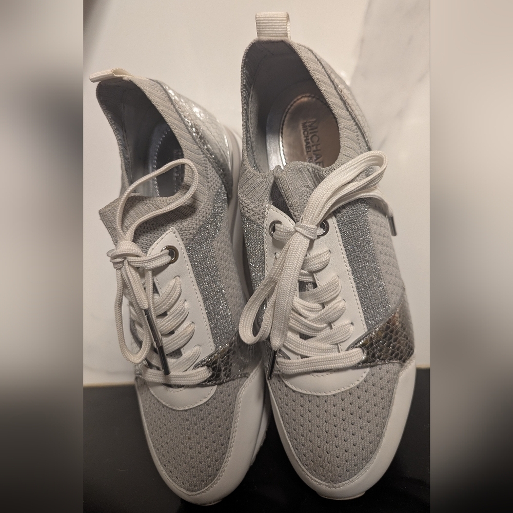 Michael Kors Women's Billie Knit Trainer Sneakers, Aluminum, Size: 7 MSRP $165 - Picture 4 of 10